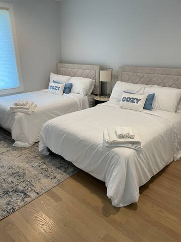 NEW! Lake & Skyline Views Kenwood CuldeSac+Parking gallery image 3