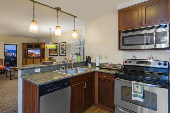 On Las Vegas Strip with Lazy River & Much More! gallery image 3