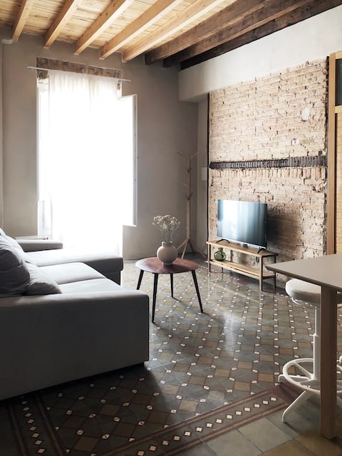 Anuncio de Airbnb popular: Refurbished house in the center of Granada en Granada