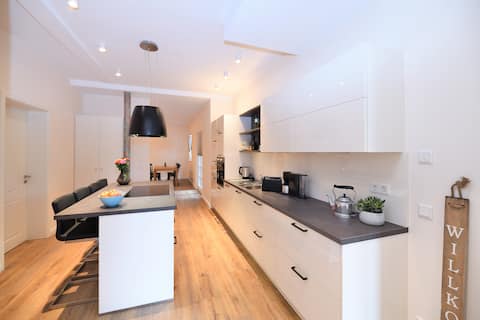 "The Crooked House" - "Old Town" vacation home