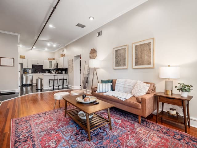 THE SKYSCRAPER IN HEART OF COLUMBUS