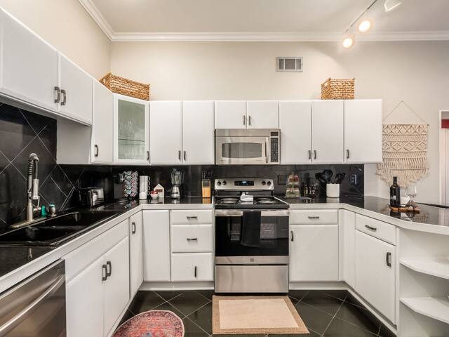 THE SKYSCRAPER IN HEART OF COLUMBUS gallery image 2