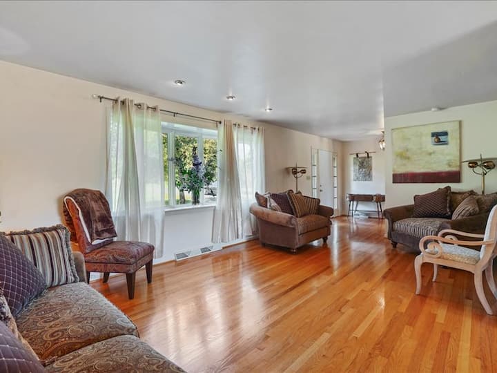 Spacious Rancher 8 Queen Beds/5 Bdrms/3 Fulll Bths - Lancaster, PA