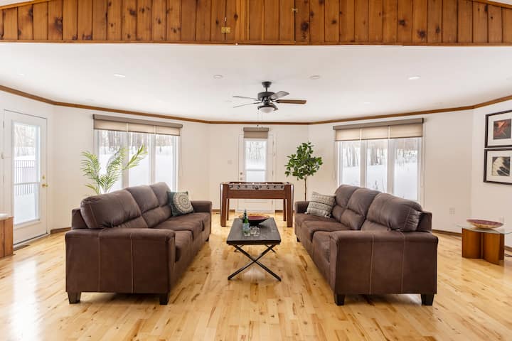 Spacious Getaway W/ Swiming Pool Or Hot Tub - Creemore