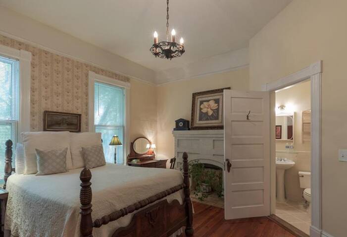 Veranda Historic Inn managed Airbnb listing 1