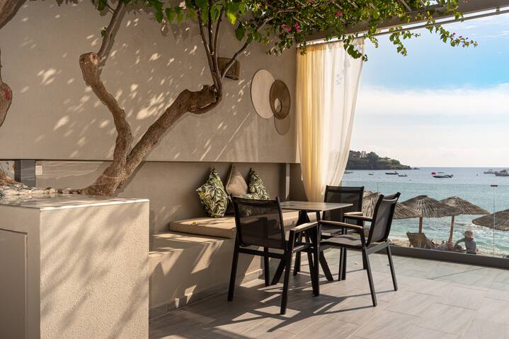 Buganvilla-Sea front villa 2 gallery image 3