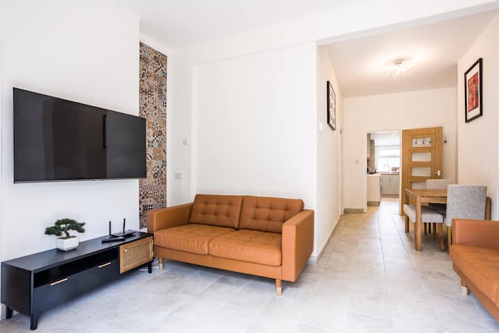 Stunning 4 Bedroom House With Garden And Parking - Londra