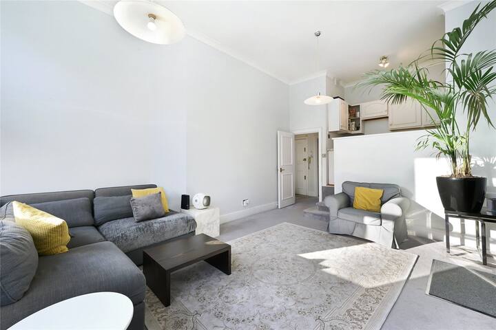 Luxury 2-bedroom Apartment Prime South Kensington gallery image 2