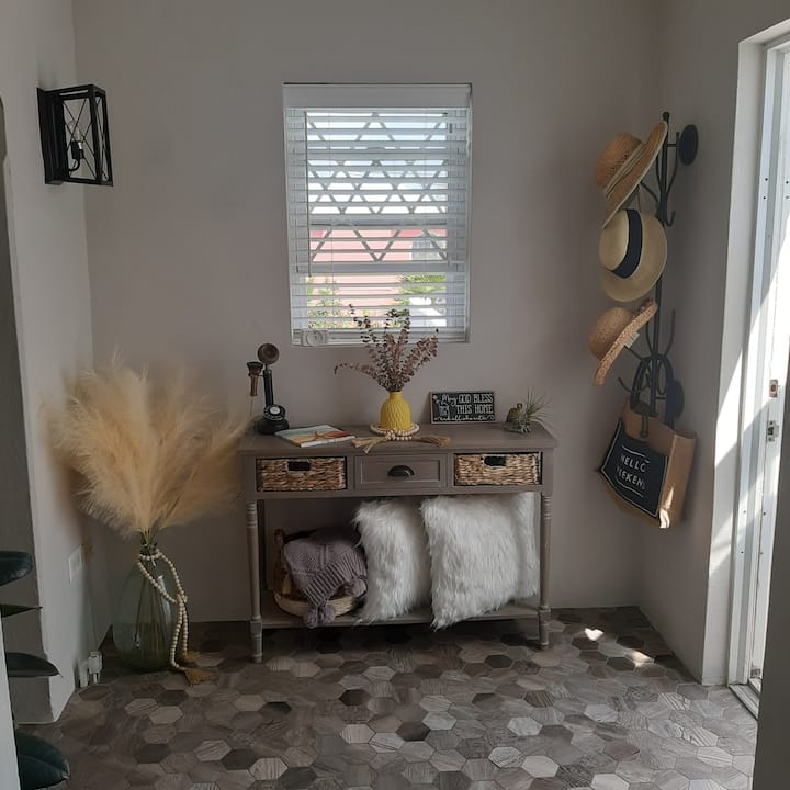 Lovely Majestic Waterfront 1 Br Vacation Home - Bermuda