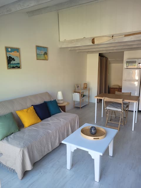 Airbnb performant: Charming studio in the heart of Biscarrosse village. à Biscarrosse