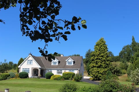 Escape to the lake - 5 Bed Dormer Bungalow