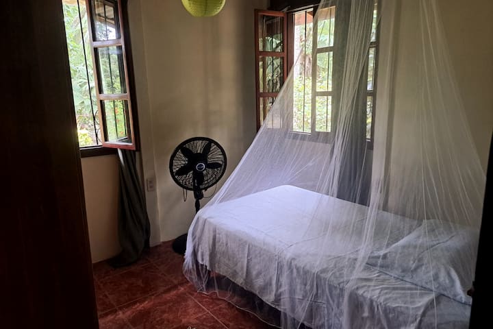 Spavaća soba, pogled na more. Jednostruki krevet