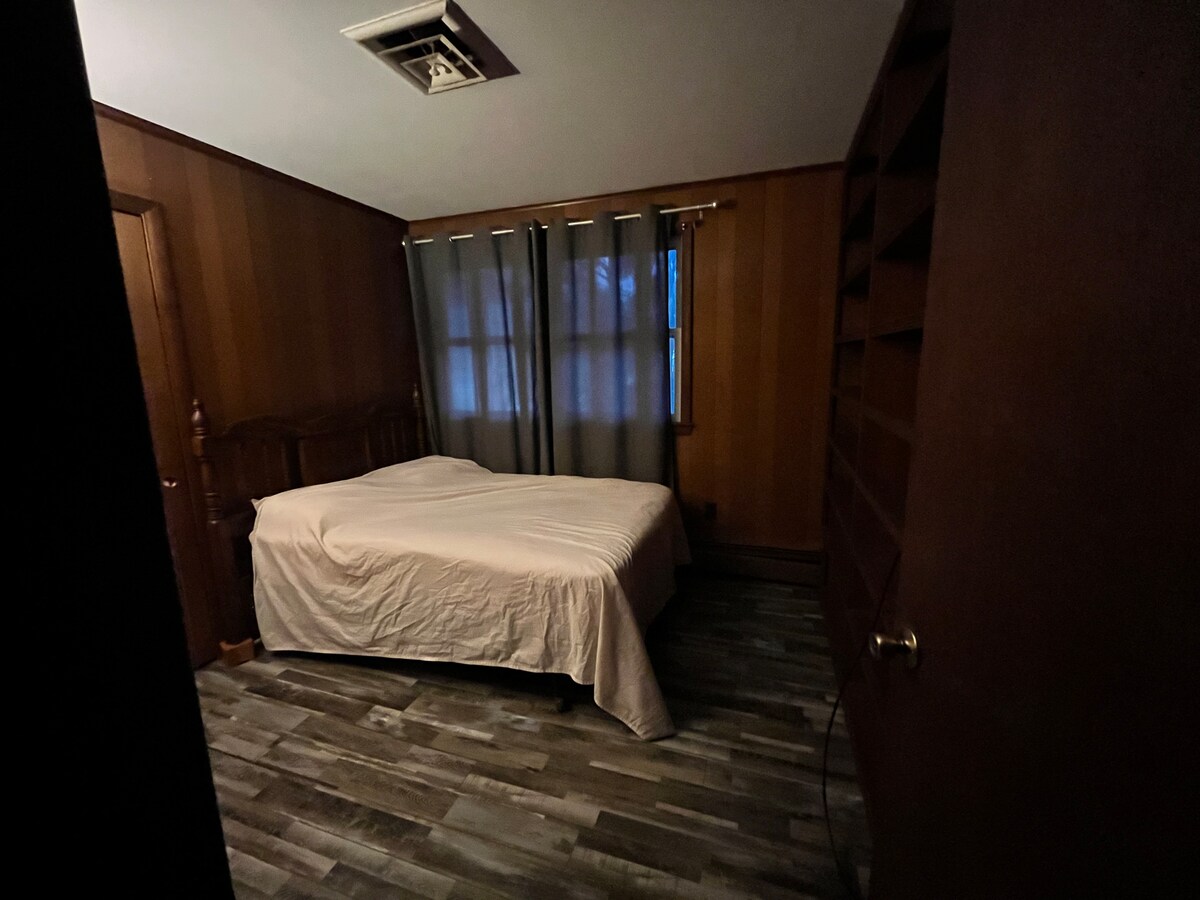 Tamaño completo y mucho espacio en armarios y estantes. 