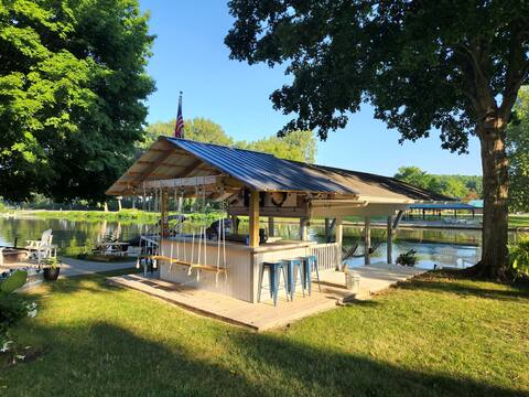 Waterfront, 20 person tiki bar, boat dock!