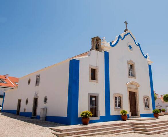 Large Villa – Heated Pool – Ericeira Center 5 mins gallery image 2