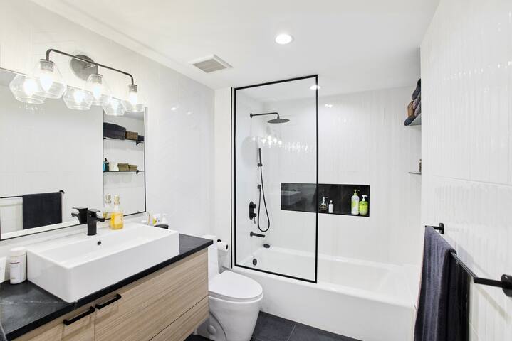 Stylish and Spacious Home – Ideal for Adult Family gallery image 5