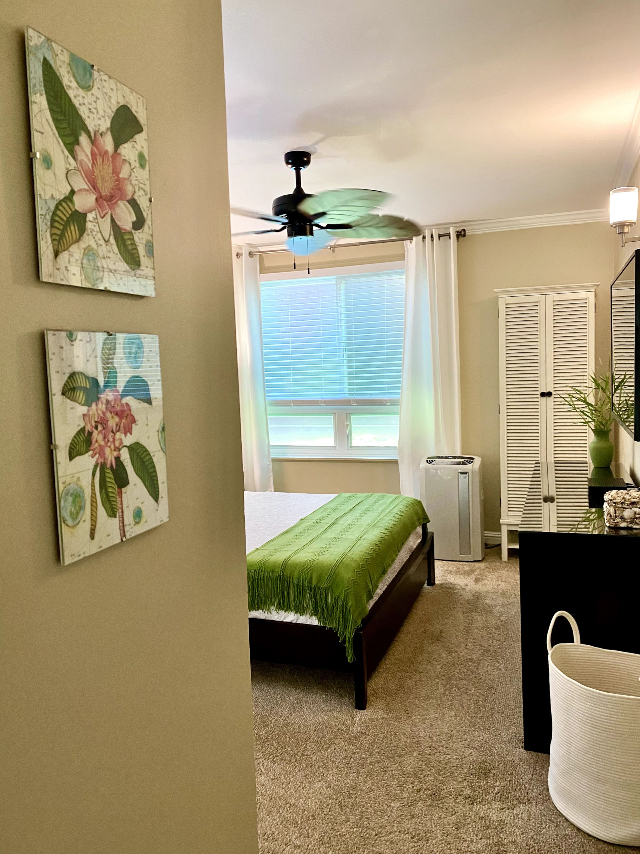 Condo in Lahaina · ★4.96 · 1 bedroom · 2 beds · 1 private bath - Image 22