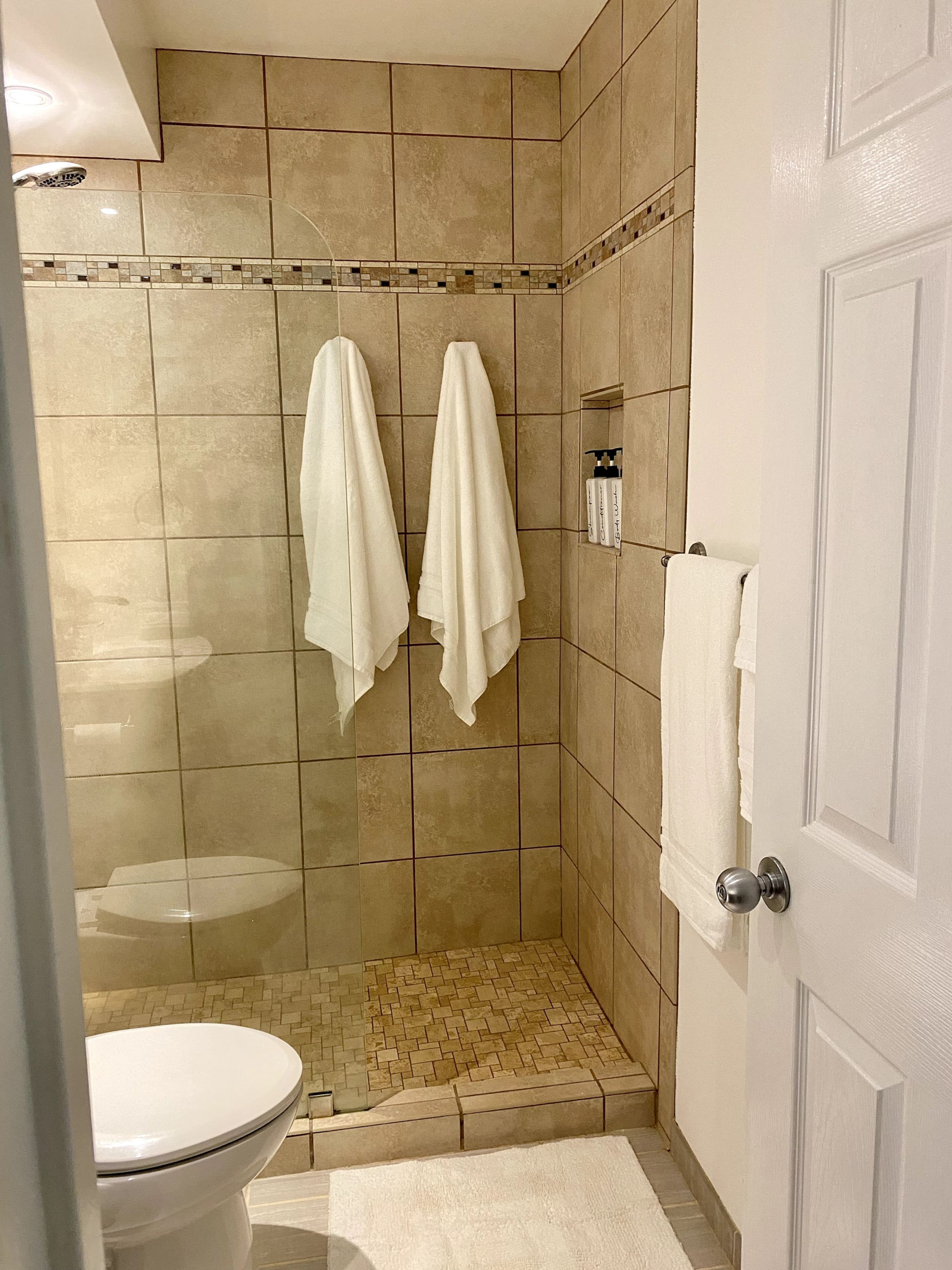 Condo in Lahaina · ★4.96 · 1 bedroom · 2 beds · 1 private bath - Image 30