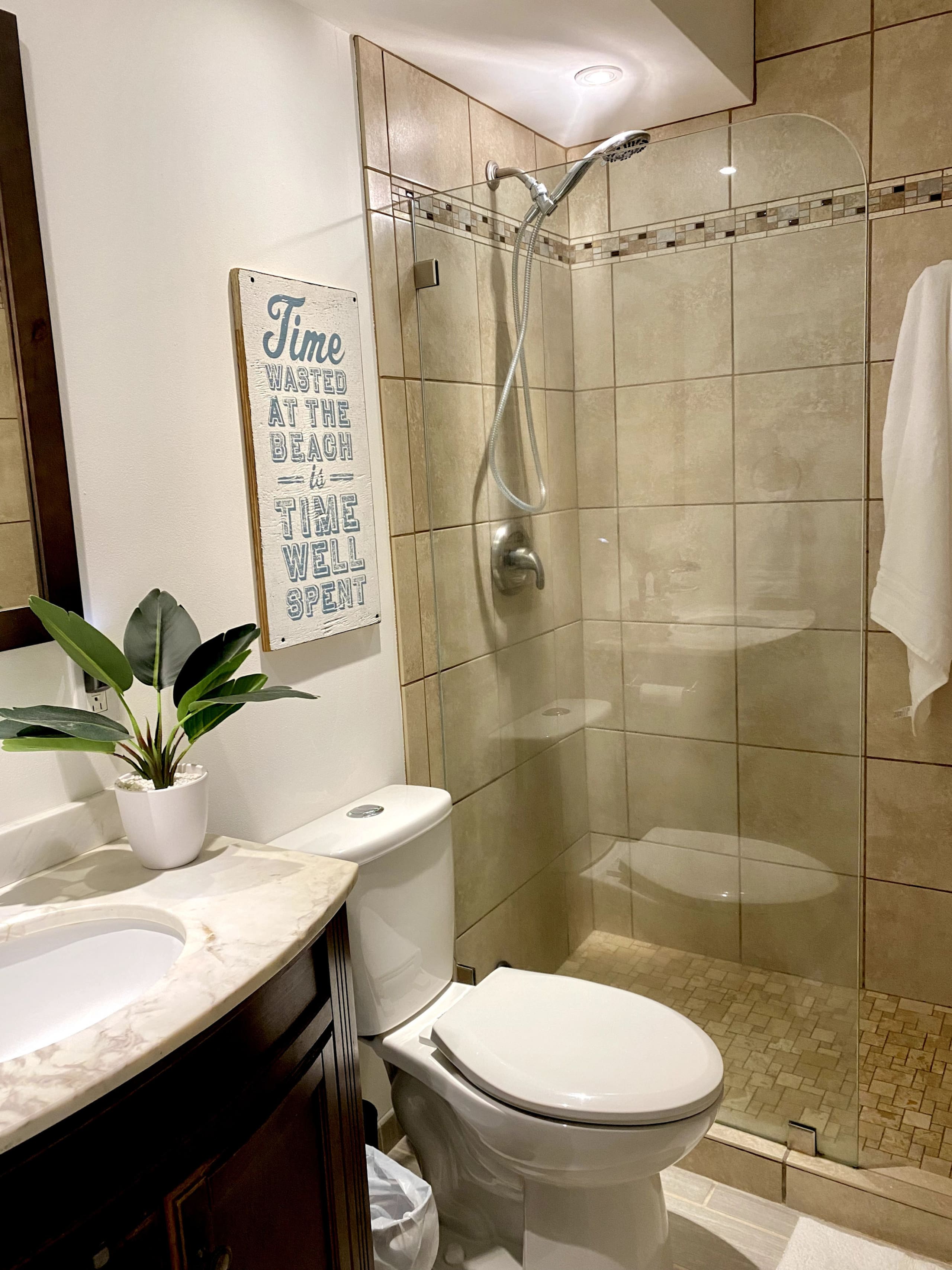 Condo in Lahaina · ★4.96 · 1 bedroom · 2 beds · 1 private bath - Image 31