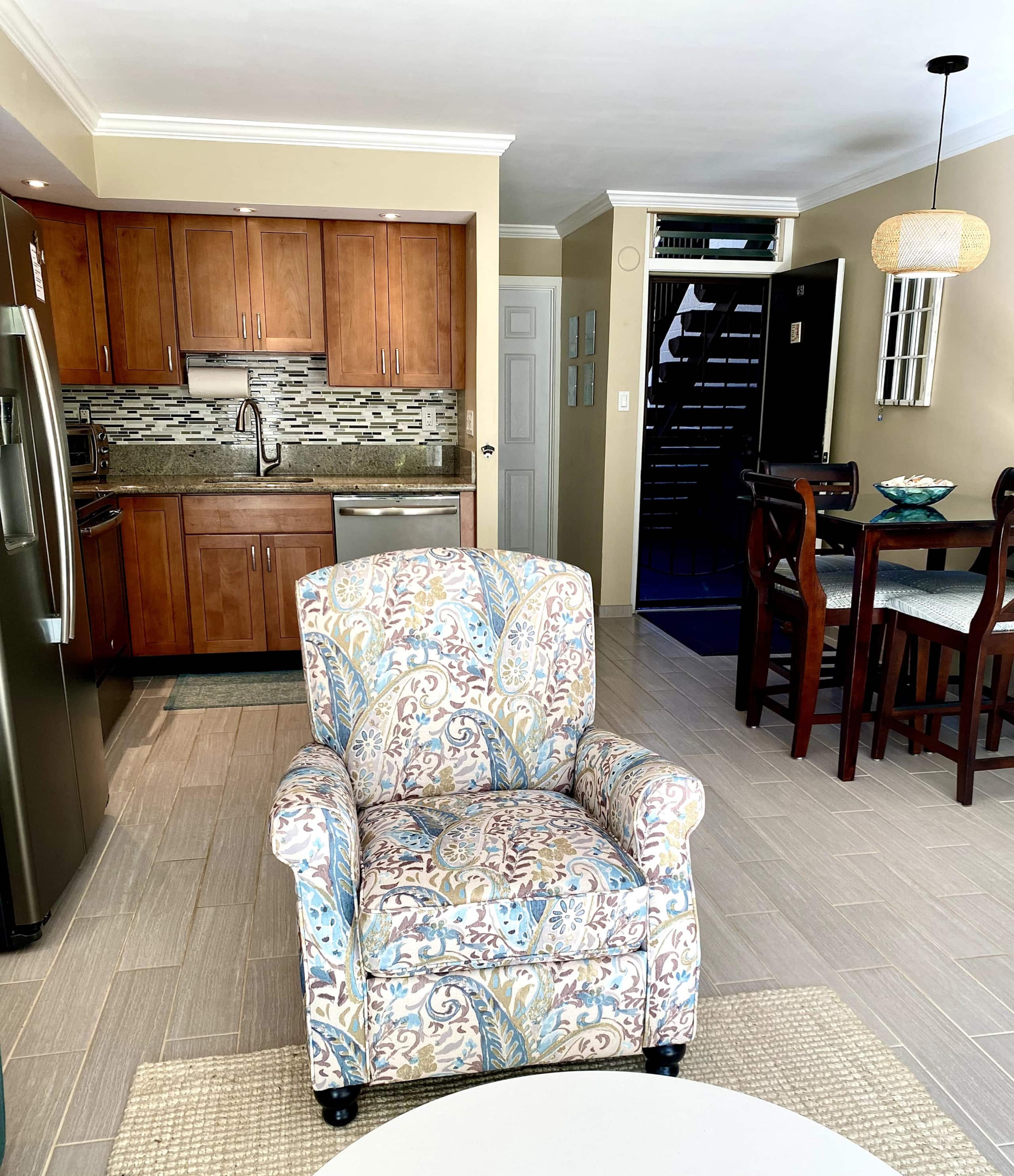 Condo in Lahaina · ★4.96 · 1 bedroom · 2 beds · 1 private bath - Image 7