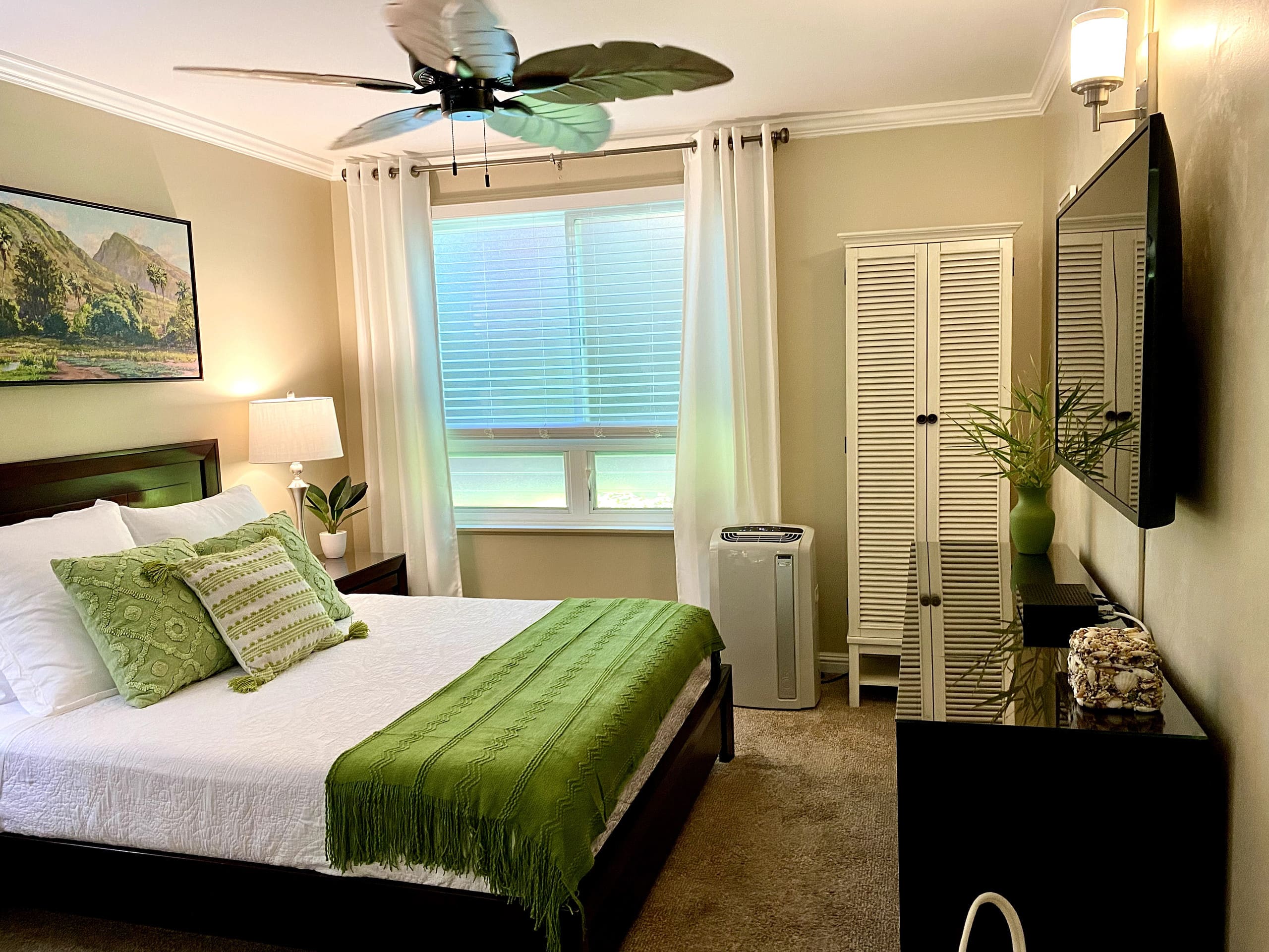 Condo in Lahaina · ★4.96 · 1 bedroom · 2 beds · 1 private bath - Image 23