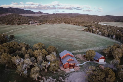 Top Airbnb: Beautiful Log Cabin 7 miles from Black Canyon NP in Montrose