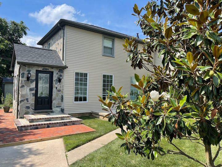 Quaint and private home within the UD campus area