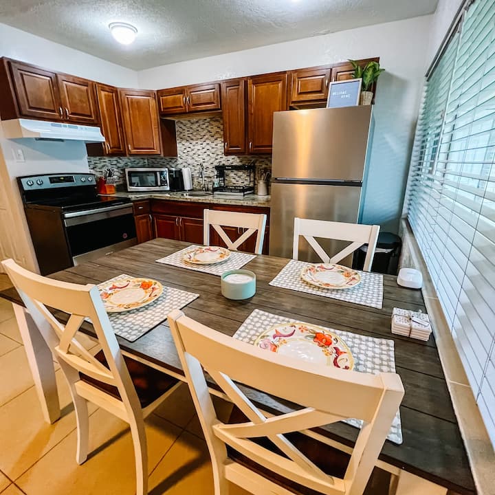 Pet friendly cheerful home in quiet neighborhood Houses for Rent in