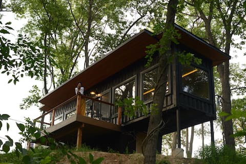 Cabin 1: Horses & Hot Tubs on Perry Lake