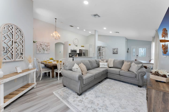 Luxury 4/3 Villa, Pool/spa Near Disney - Davenport, FL