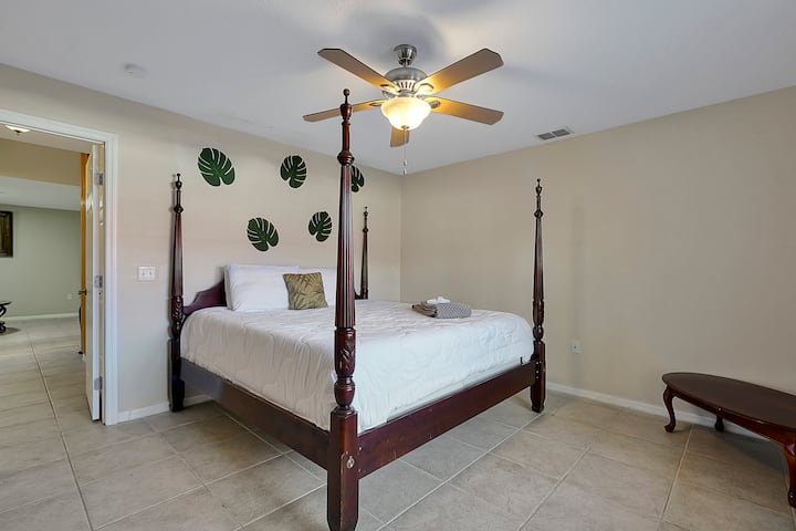 Спалня 3: суперголямо двойно легло с нощно шкафче

Намира се на: първо ниво 