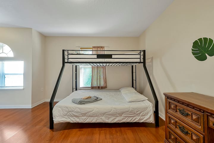 Отворете оформлението на лофта на горния етаж