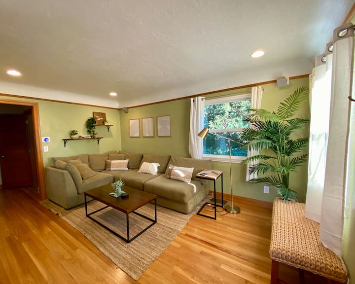 Boutique Spacious Home W/ Privacy - Onhawaiiantime - Seattle, WA