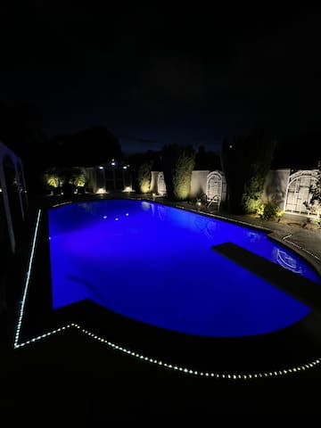 New! Oasis Home Las Vegas with pool & Jacuzzi