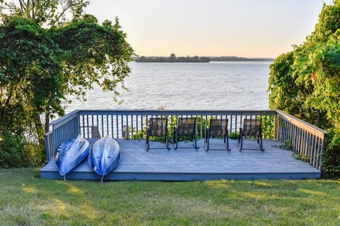 Relaxing Lakefront Vacation Home