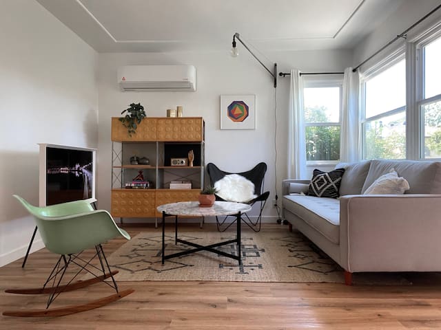 Stylishly Updated 2BD/2BA Home in West LA