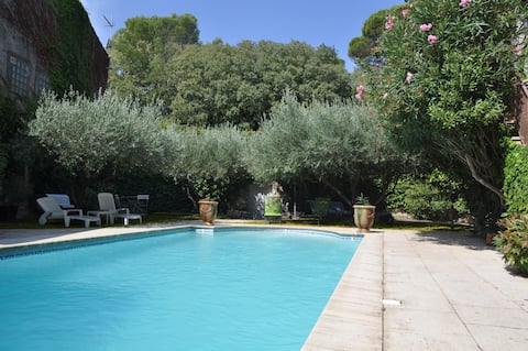 4-person cottage with patio, pool and garden