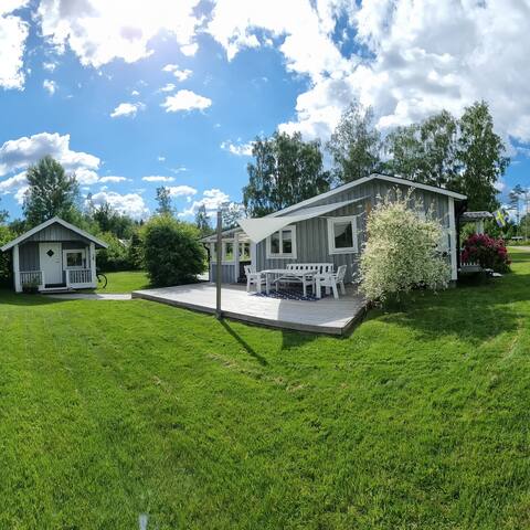 Nice seaside cottages & sunny patios!