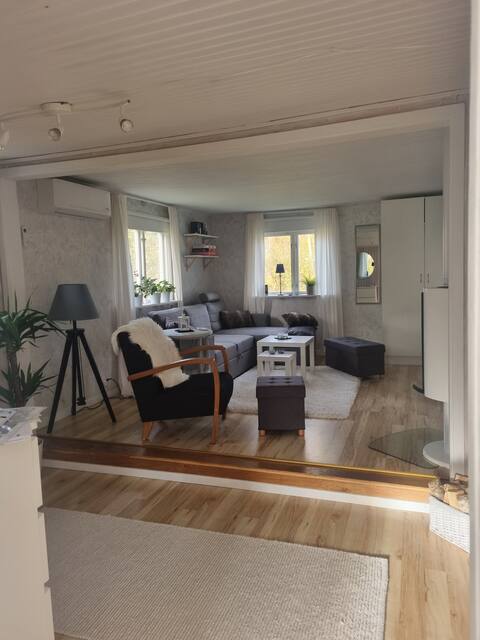 Top Airbnb: Nice seaside cottage & sunny patios! in Torsås
