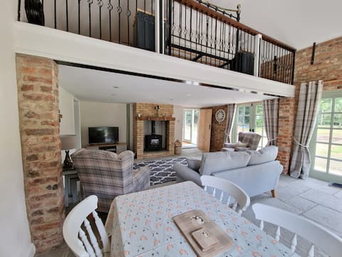 Popular Airbnb listing: Idyllic Coach House set in the Lincolnshire Wolds in West Lindsey