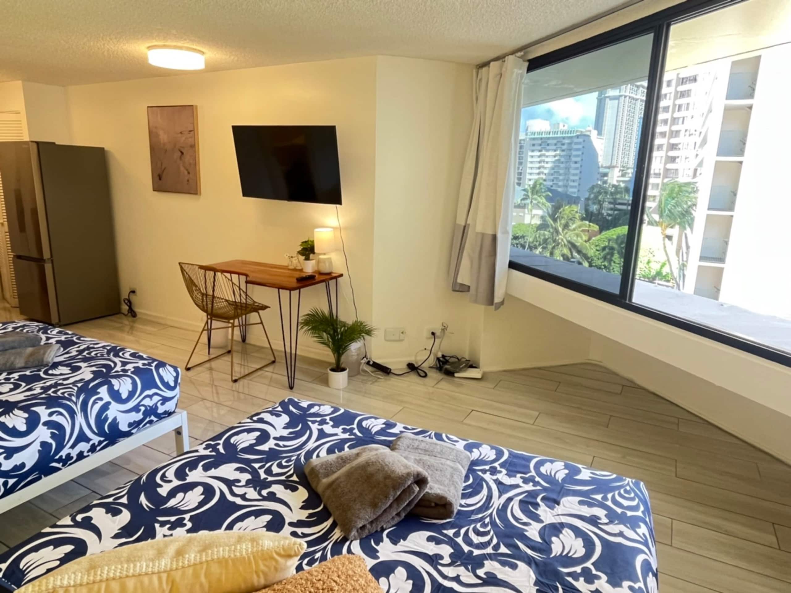 Condo in Honolulu · ★4.69 · 1 bedroom · 2 beds · 1 private bath - Image 11
