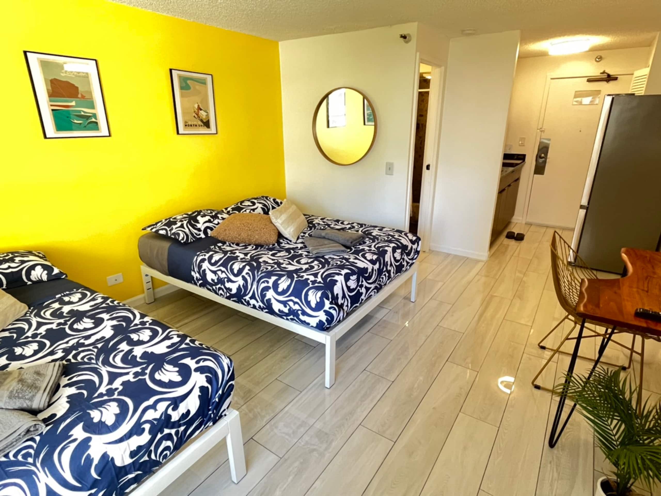 Condo in Honolulu · ★4.69 · 1 bedroom · 2 beds · 1 private bath - Image 14