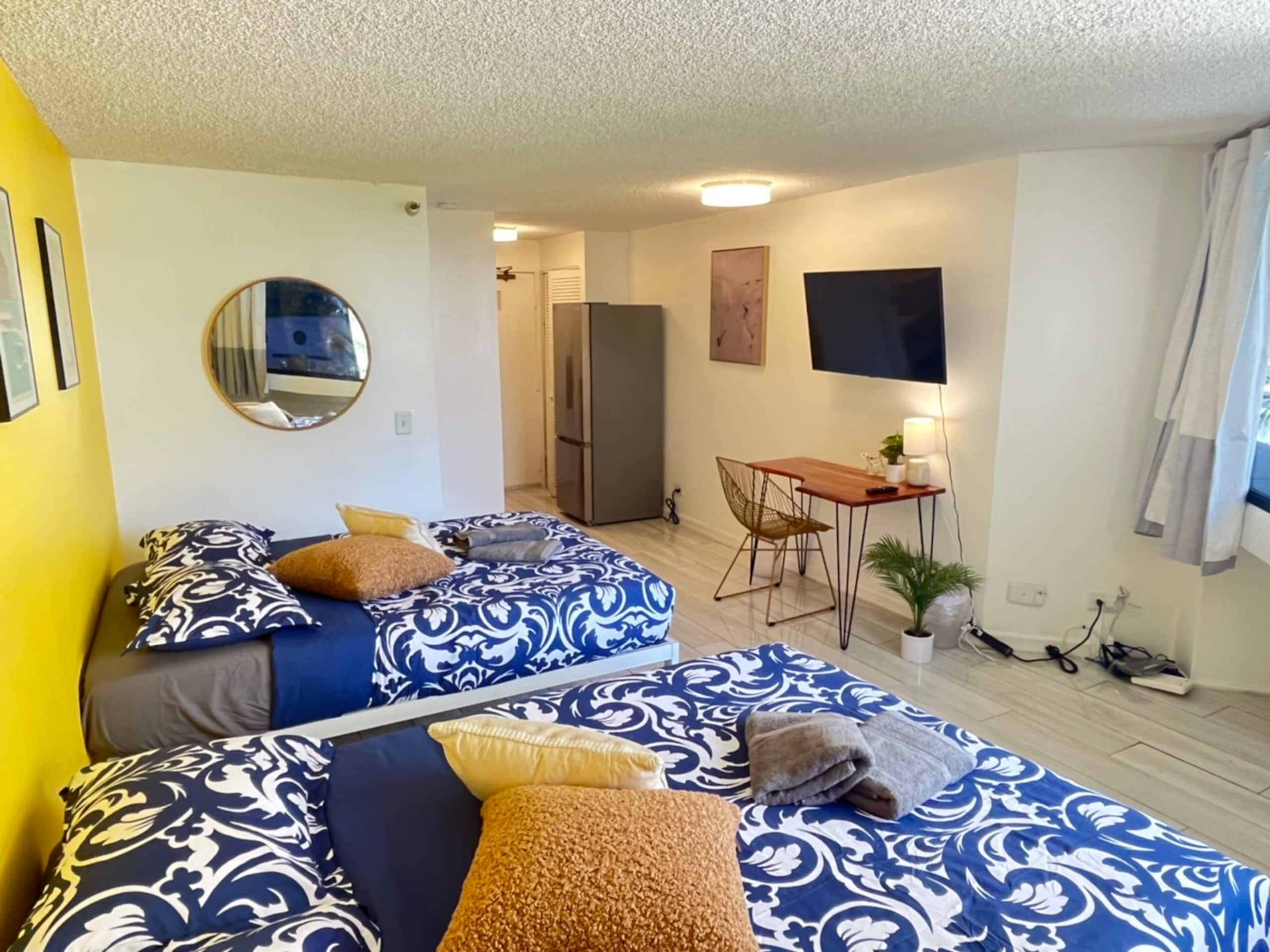 Condo in Honolulu · ★4.69 · 1 bedroom · 2 beds · 1 private bath - Image 13