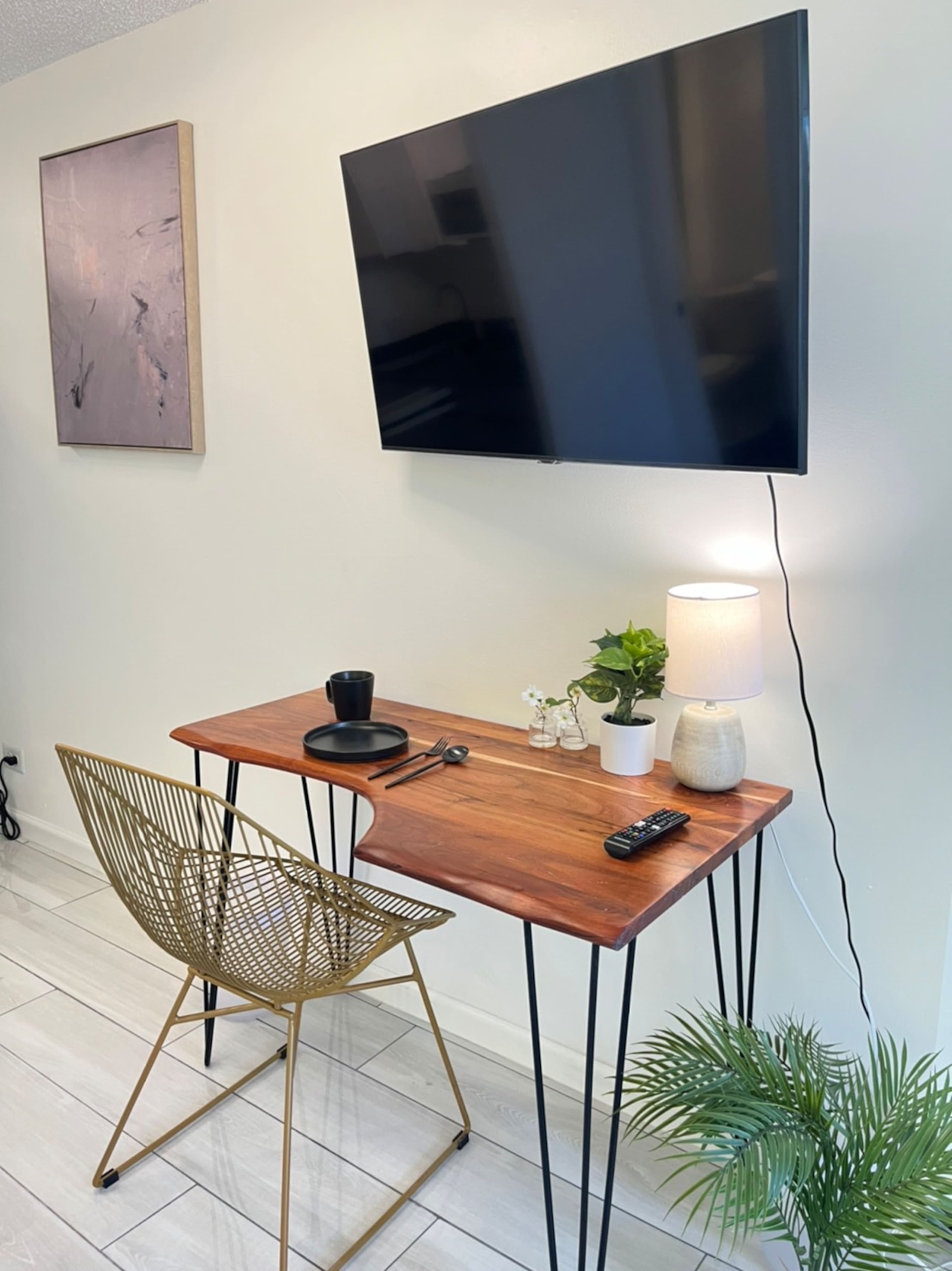 Condo in Honolulu · ★4.69 · 1 bedroom · 2 beds · 1 private bath - Image 17