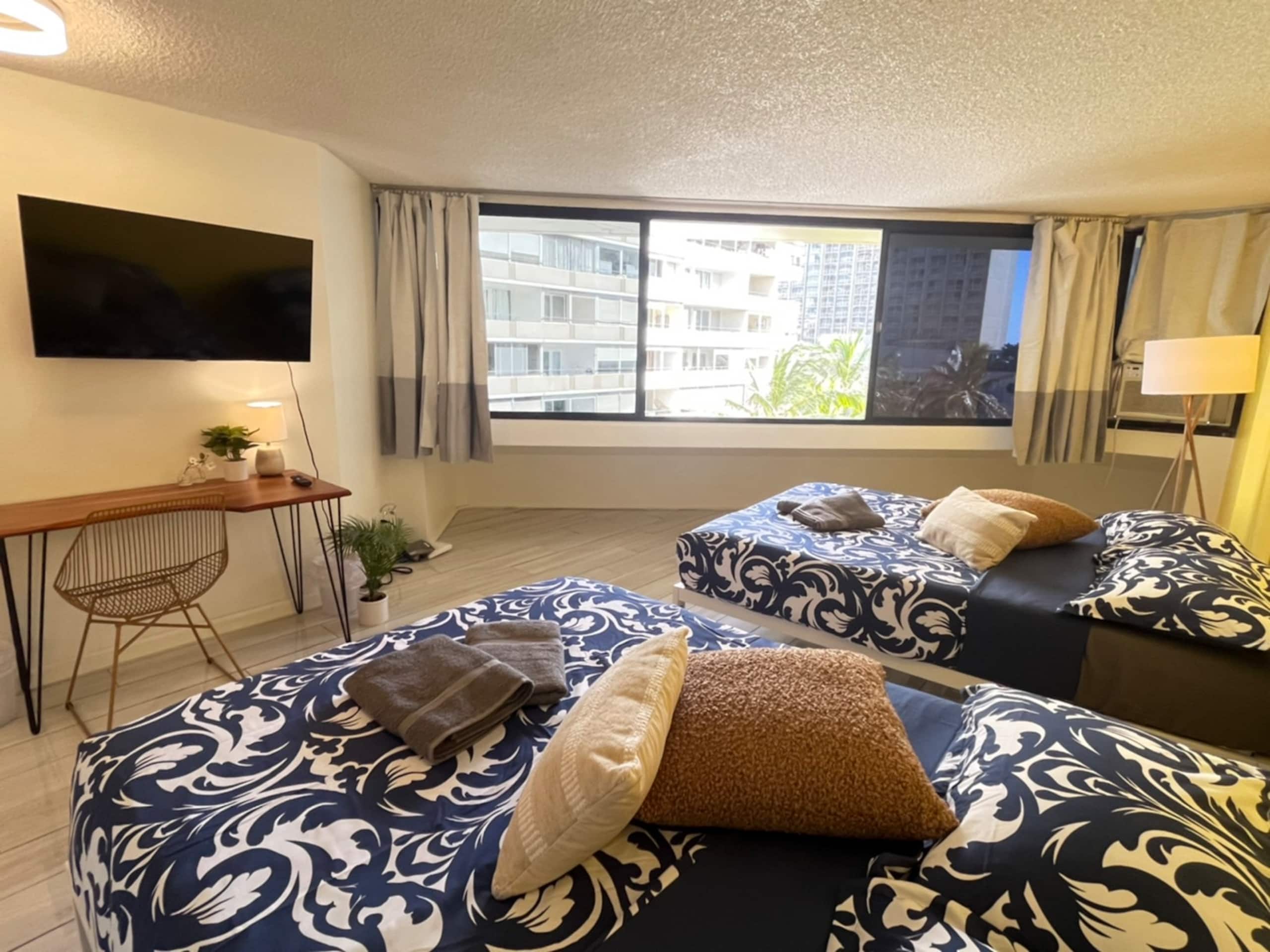 Condo in Honolulu · ★4.69 · 1 bedroom · 2 beds · 1 private bath - Image 15