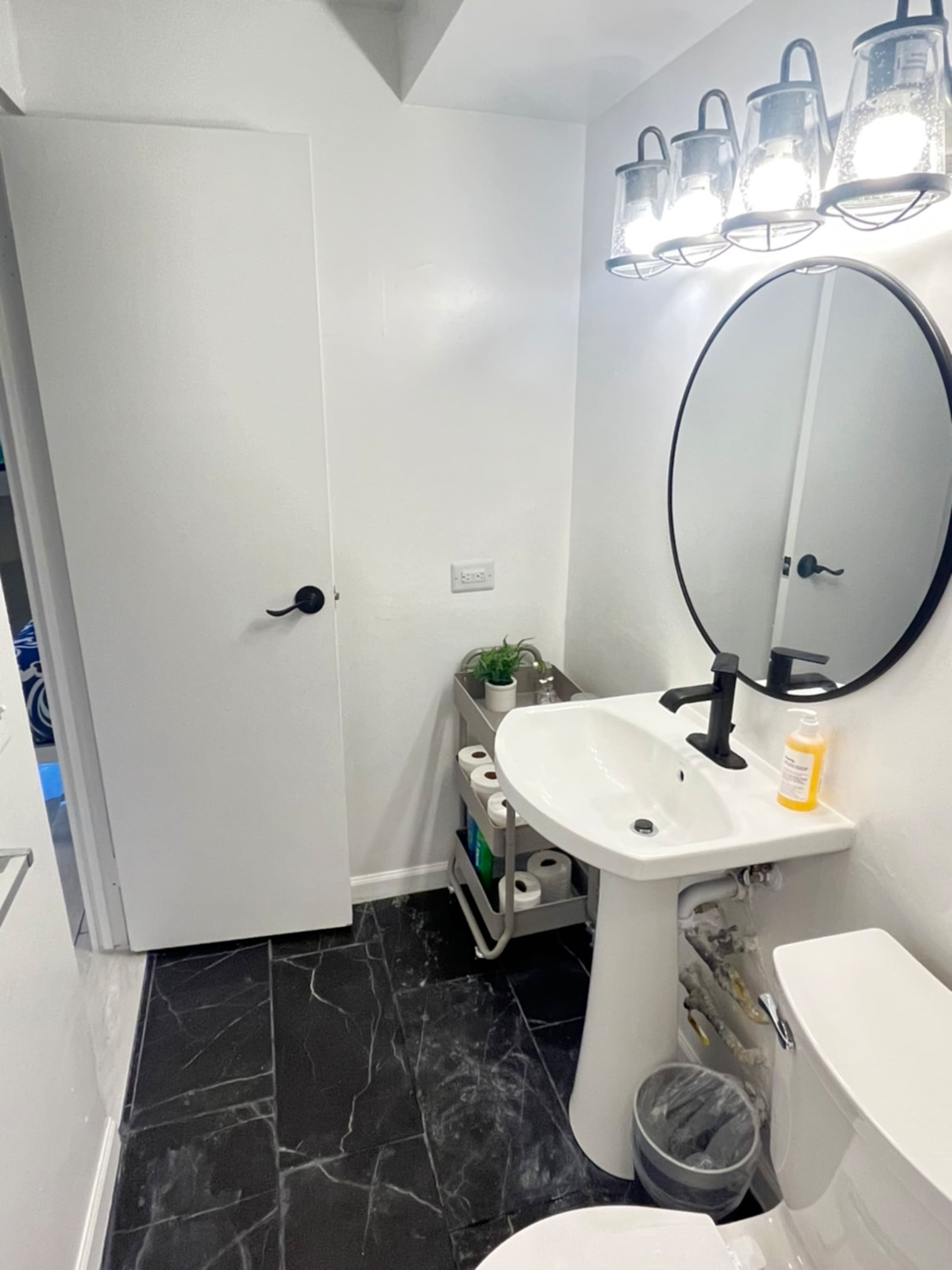 Condo in Honolulu · ★4.62 · 1 bedroom · 2 beds · 1 private bath - Image 21