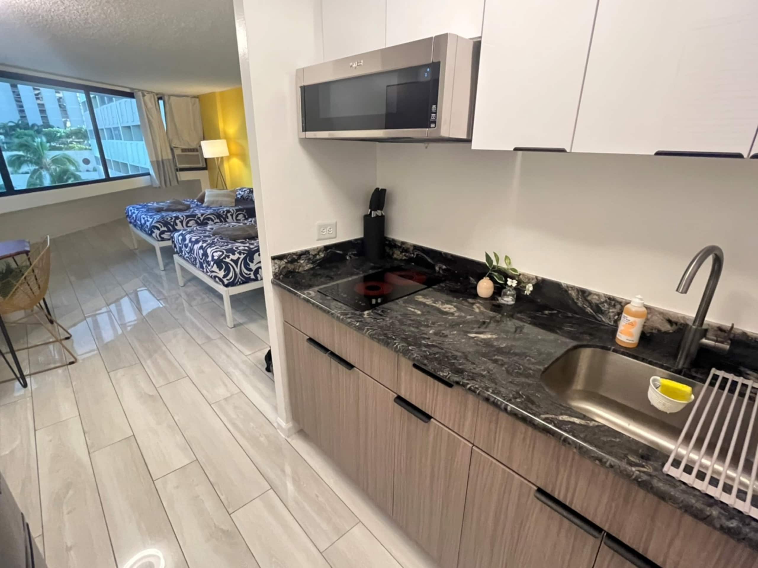 Condo in Honolulu · ★4.62 · 1 bedroom · 2 beds · 1 private bath - Image 3