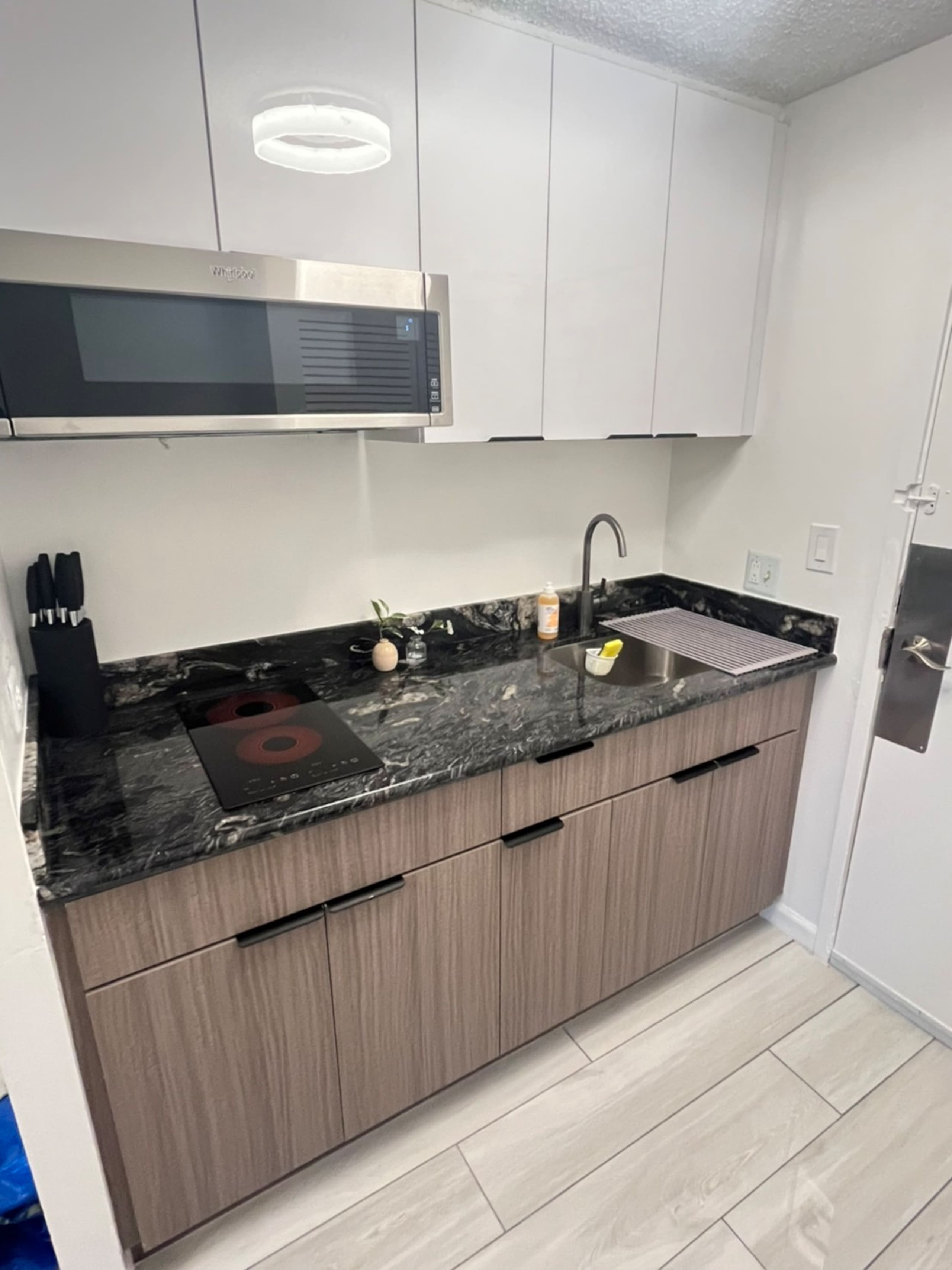 Condo in Honolulu · ★4.62 · 1 bedroom · 2 beds · 1 private bath - Image 4