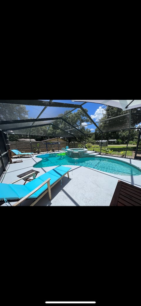 Cheerful Newly Renovated 3-bdrm *Heated* POOL/SPA!