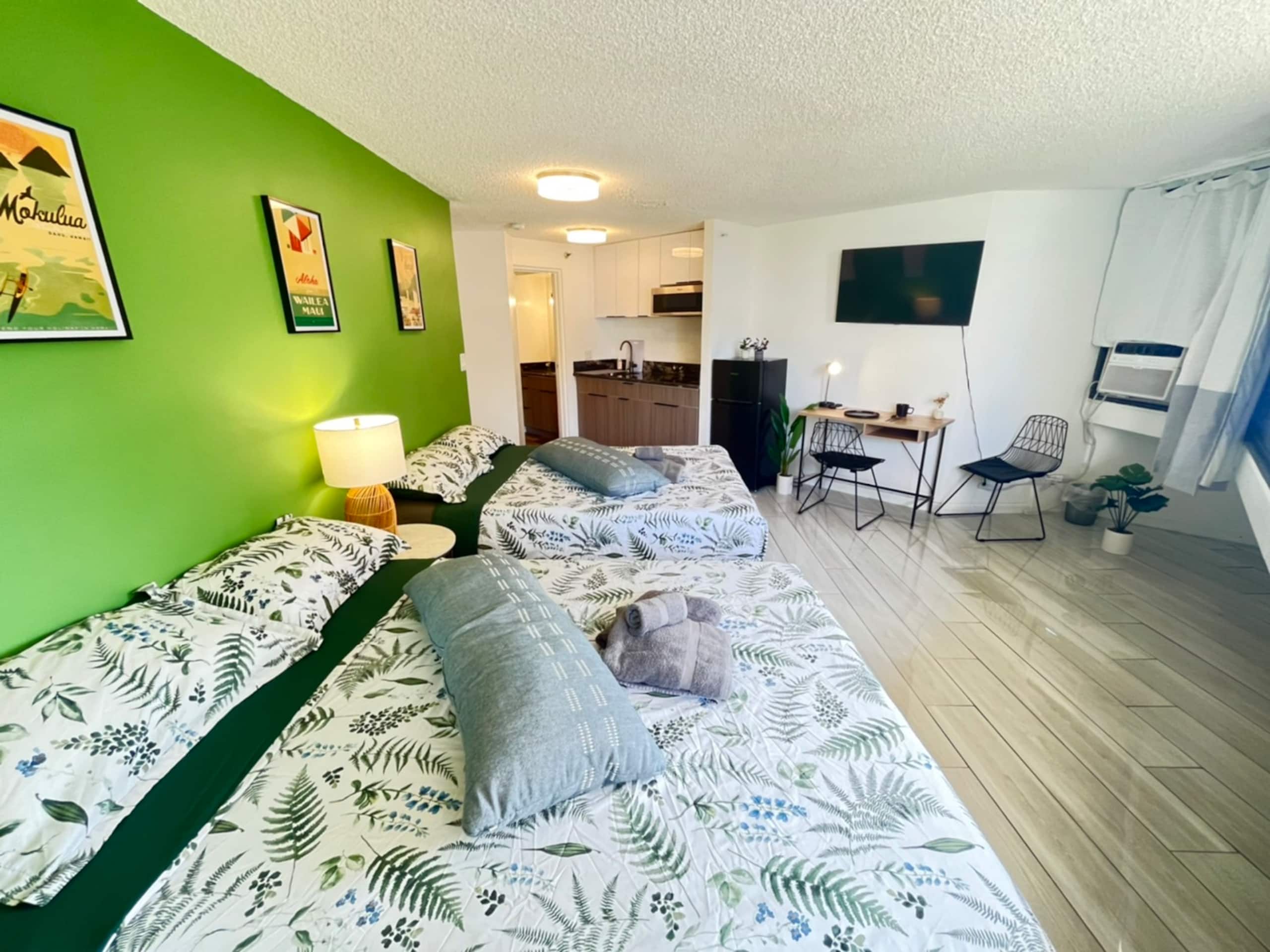 Condo in Honolulu · ★4.6 · 1 bedroom · 2 beds · 1 private bath - Image 1